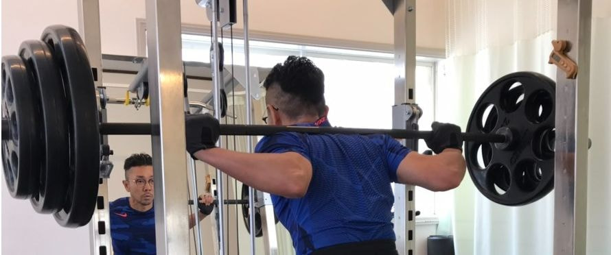 スクワットトレーニング|奈良のパーソナルジム,ダイエットジムのウルジム