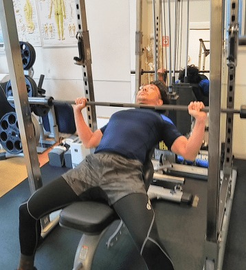 インクラインベンチプレス|奈良西大寺のウルパーソナルトレーニング