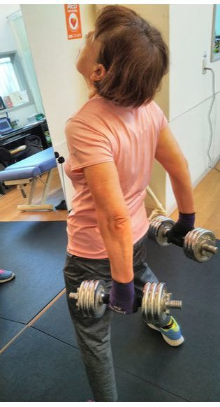 シニアの方のダンベルトレーニング|奈良西大寺のウルパーソナルトレーニング